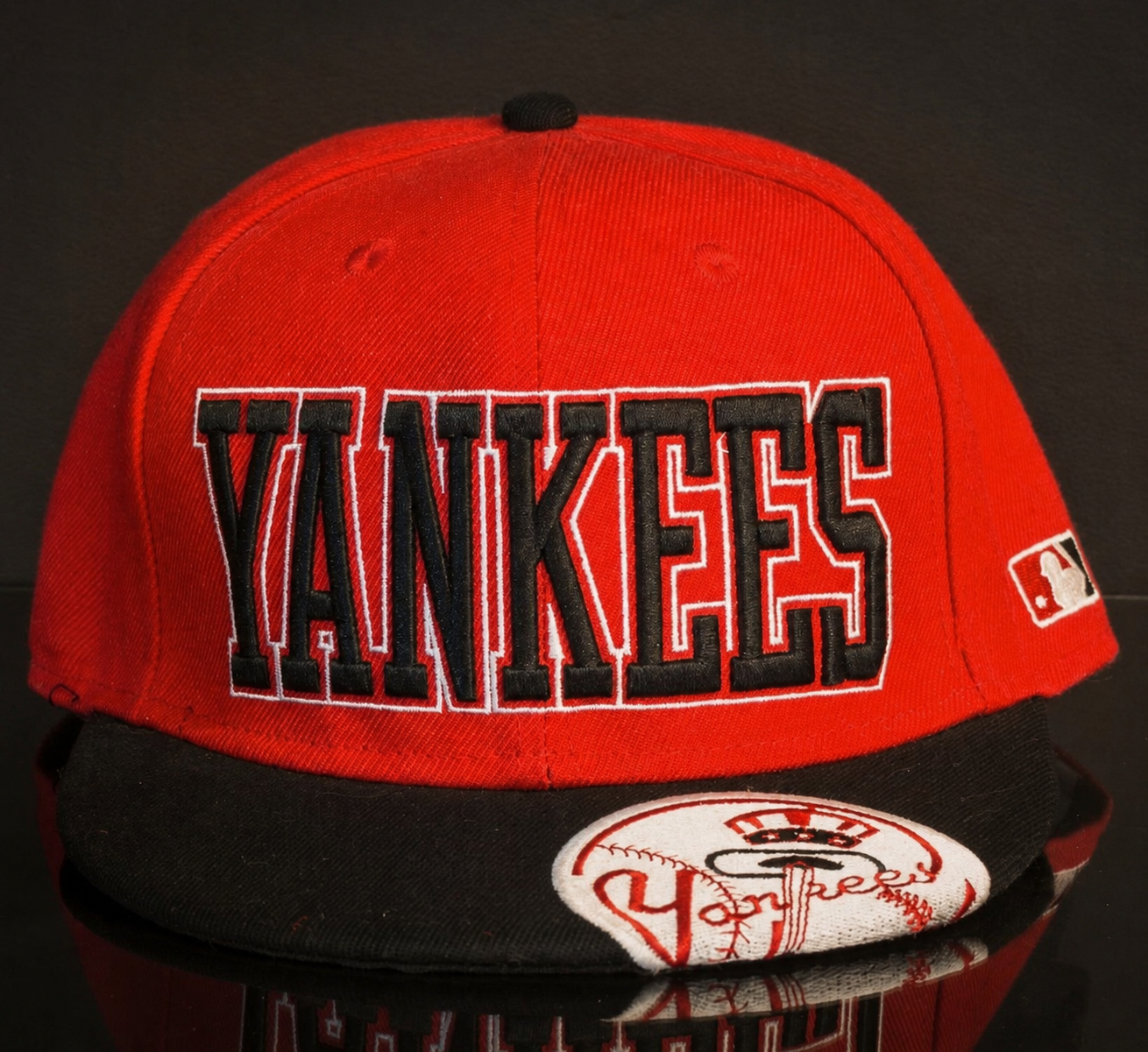 New Era New York Yankees Red & Black MLB Snapback Cap – New With Stickers