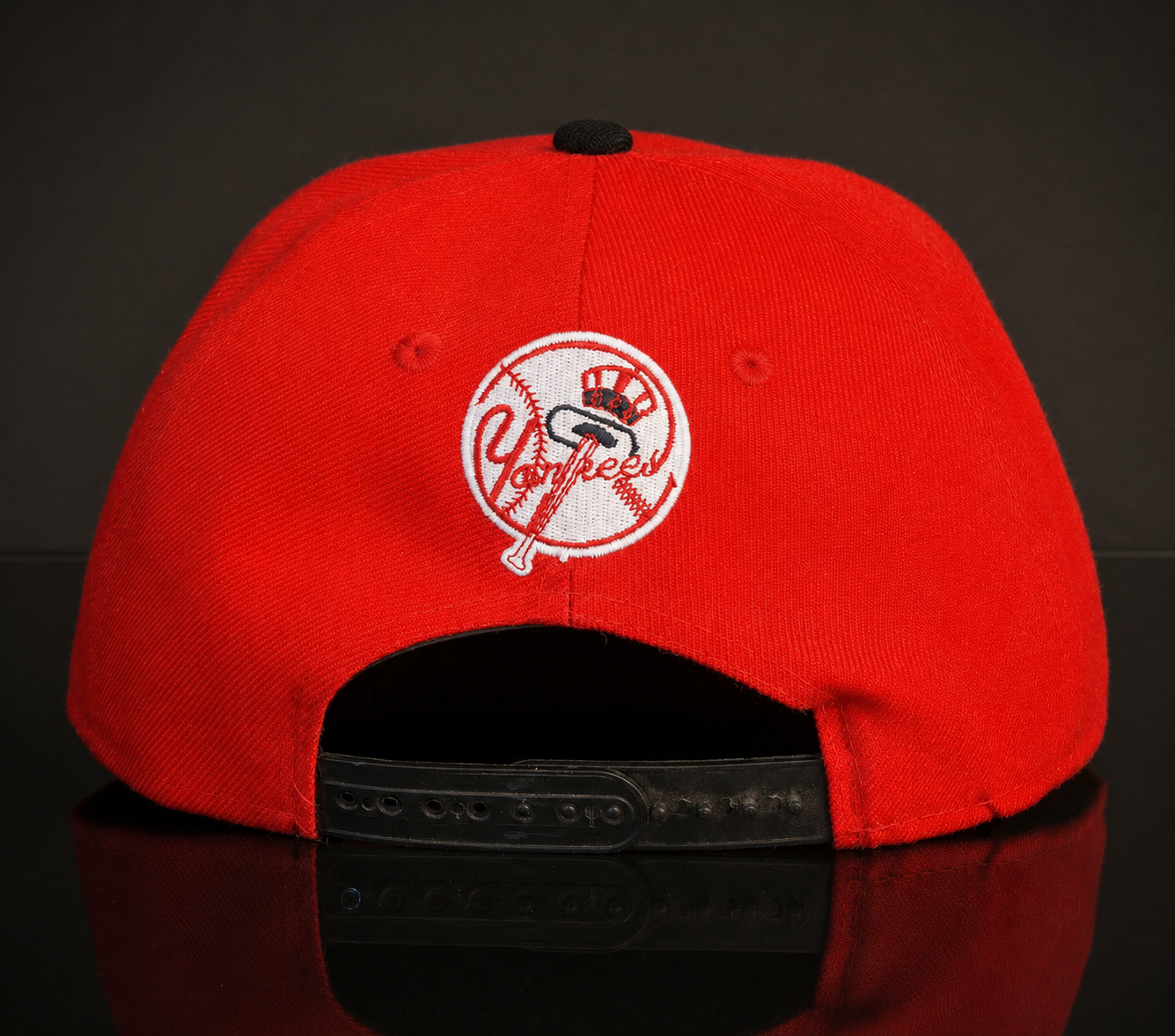 New Era New York Yankees Red & Black MLB Snapback Cap – New With Stickers