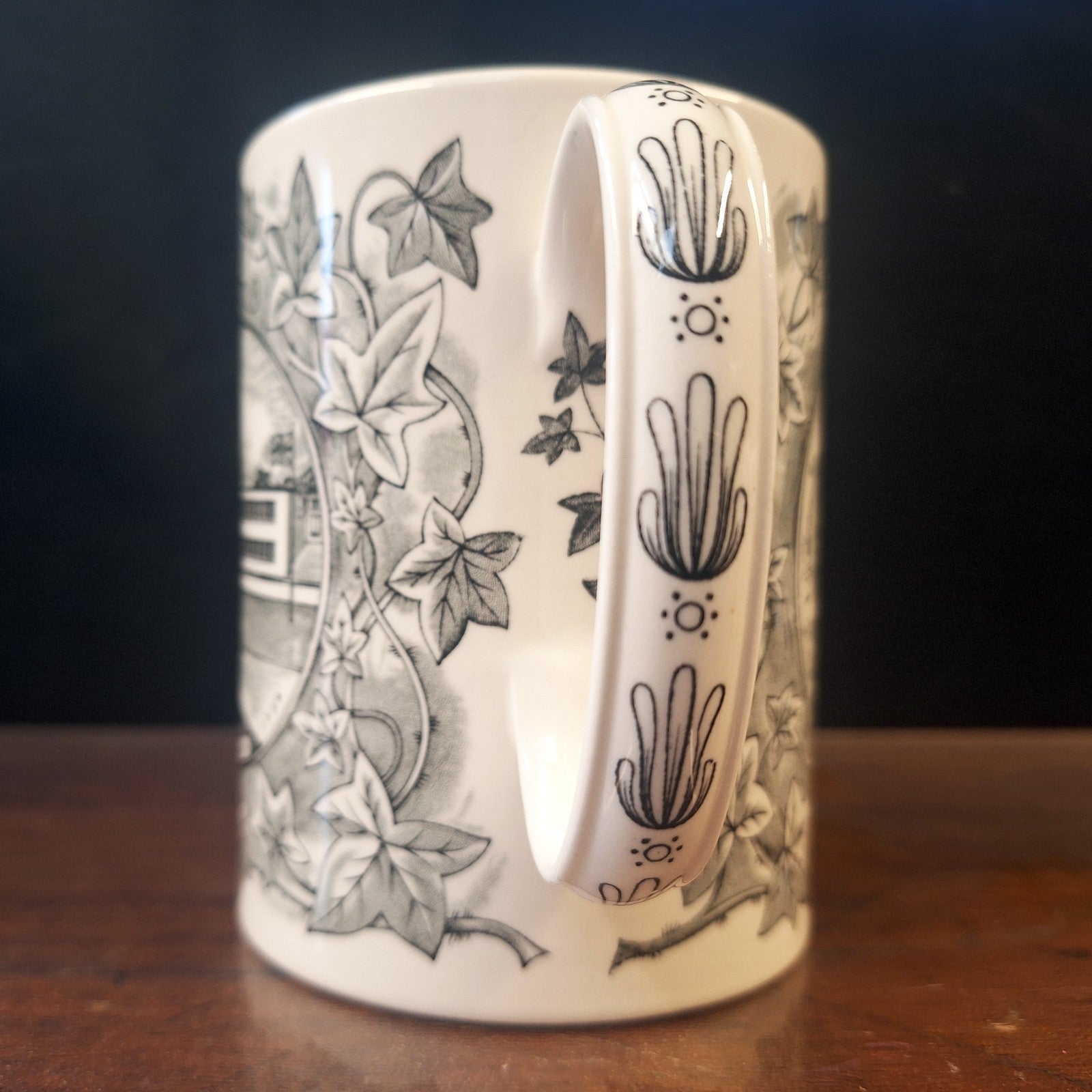 Wedgwood 1959 Bicentenary Mug Victor Skellern Queen's Ware Black Print