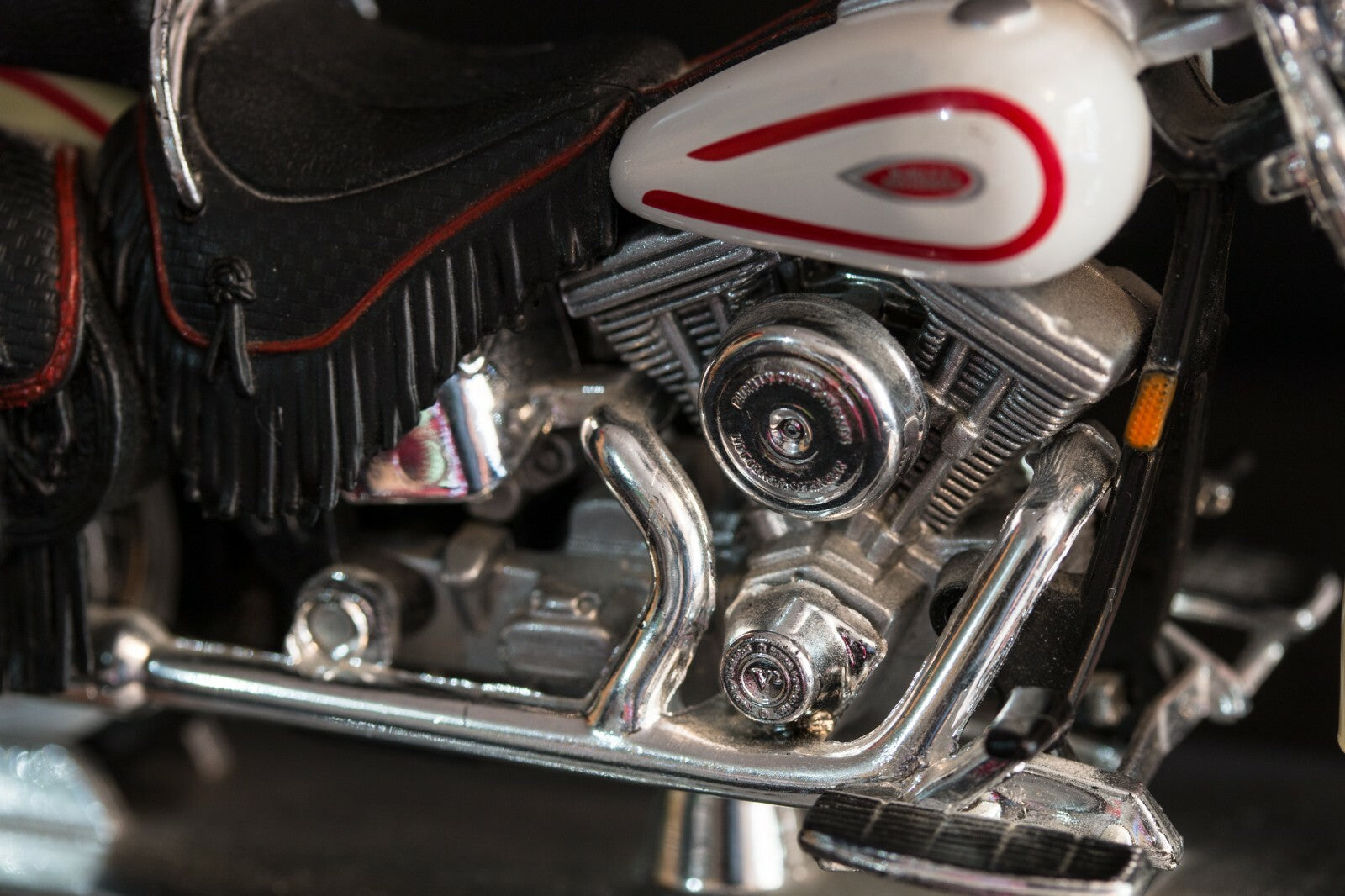 Maisto 1999 Harley-Davidson FLSTS 1340 Softail Heritage Springer OOB