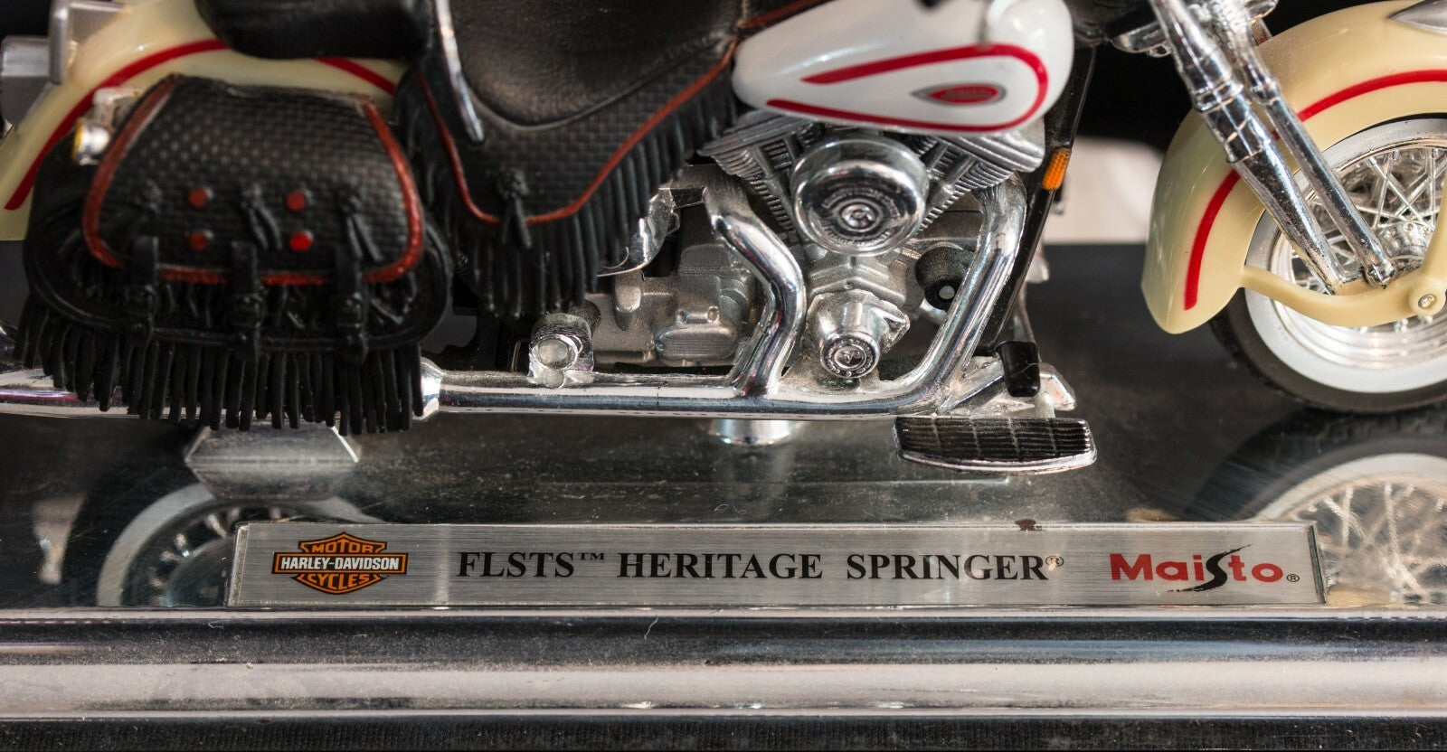 Maisto 1999 Harley-Davidson FLSTS 1340 Softail Heritage Springer OOB