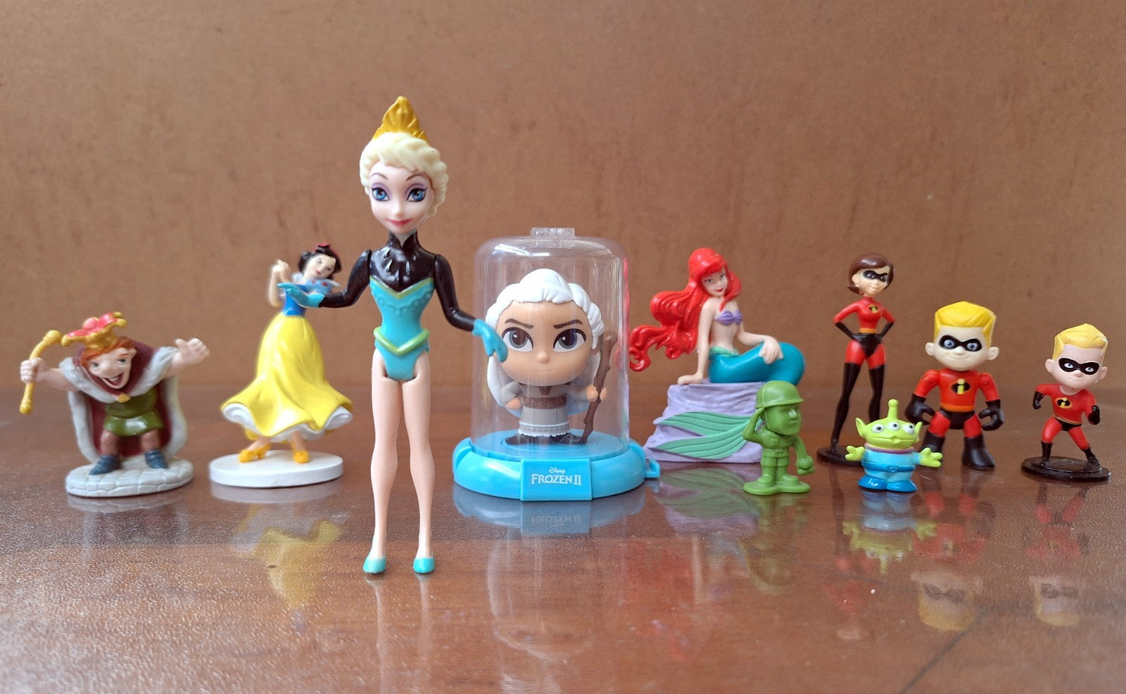 Disney Pixar Figure Bundle Elsa Ariel Frozen Incredibles Snow White Mattel Lot
