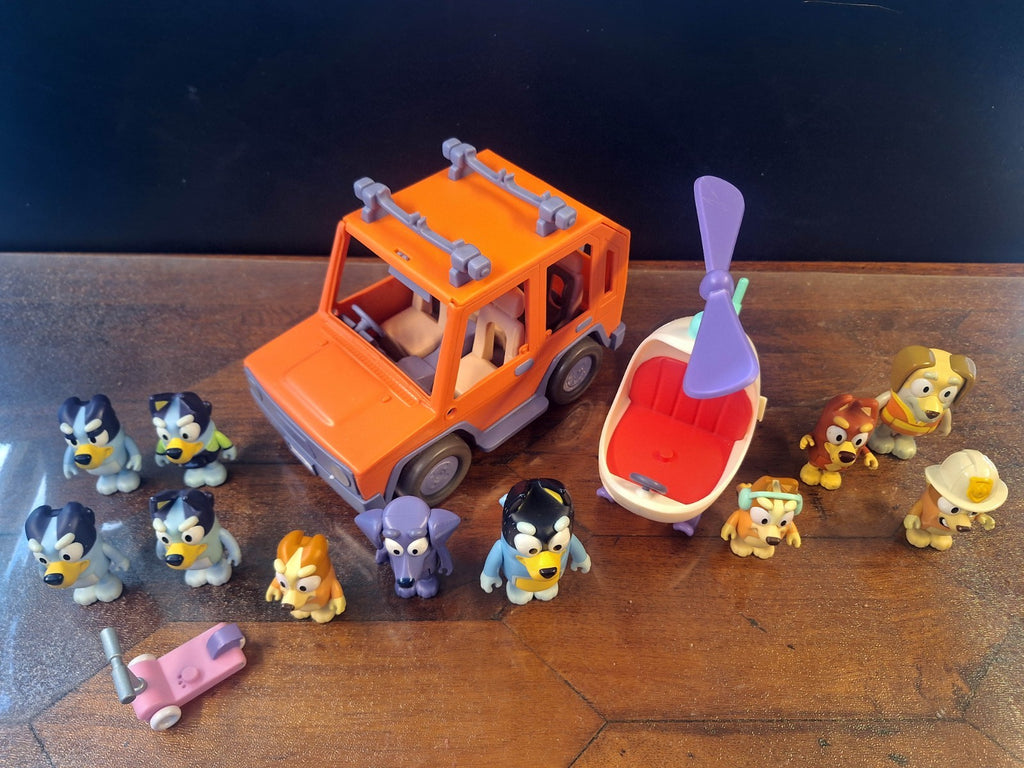 Bluey Moose Toys 4WD + Bingo Helicopter + 11 Figures Jean-Luc Rusty Bundle
