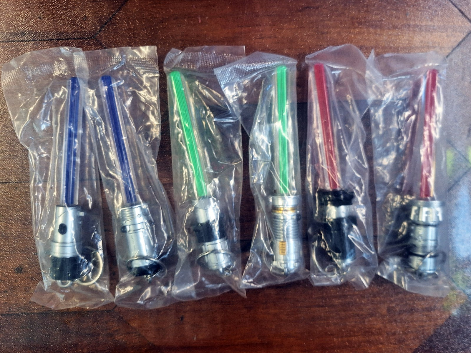 2015 TOMY Star Wars Light Up Lightsaber Keychains Complete Set 6 Sealed w/Tabs