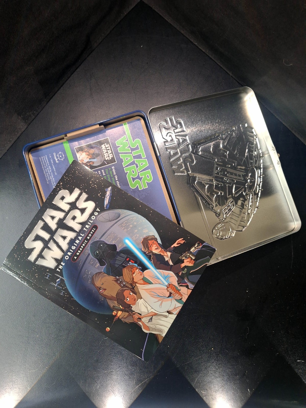 Star Wars Millennium Falcon Embossed Tin & Graphic Novel - 2016 Chirpy Bird Ex++