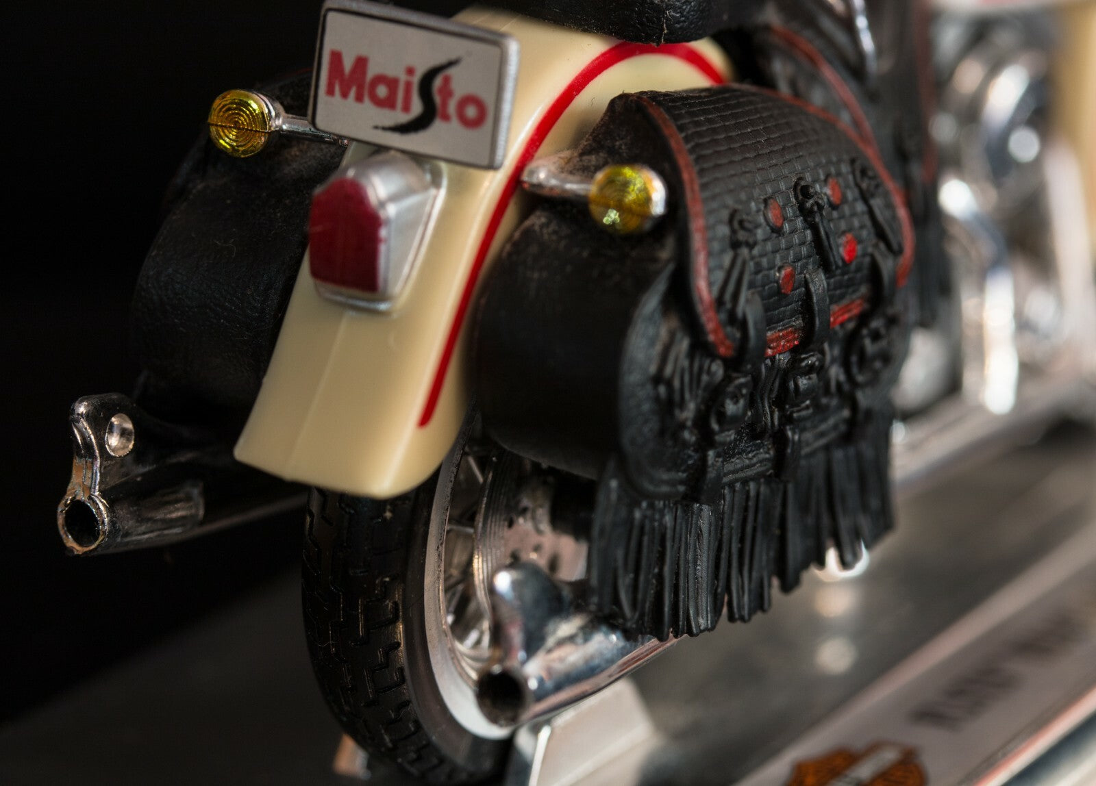 Maisto 1999 Harley-Davidson FLSTS 1340 Softail Heritage Springer OOB