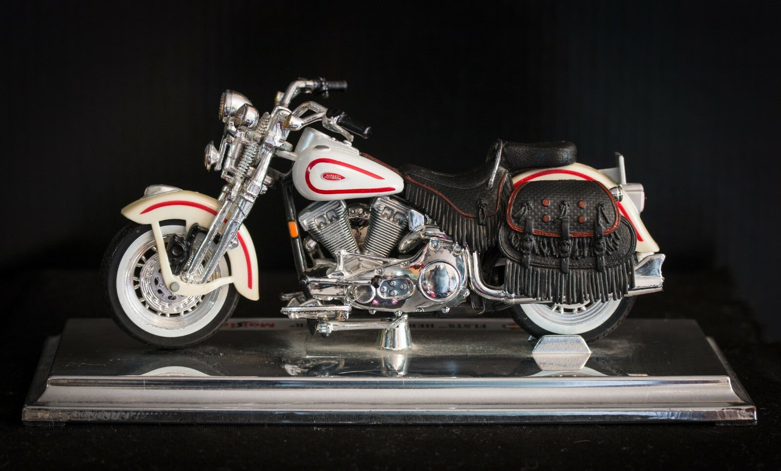 Maisto 1999 Harley-Davidson FLSTS 1340 Softail Heritage Springer OOB