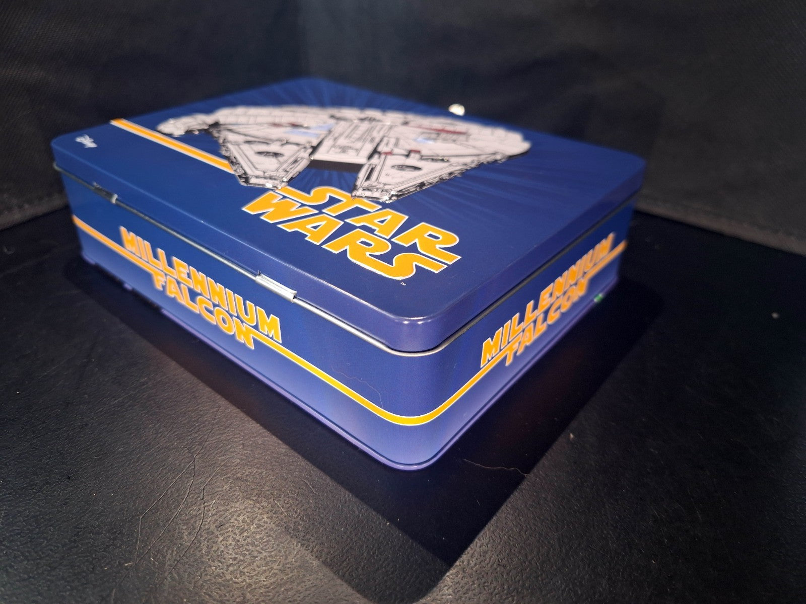 Star Wars Millennium Falcon Embossed Tin & Graphic Novel - 2016 Chirpy Bird Ex++