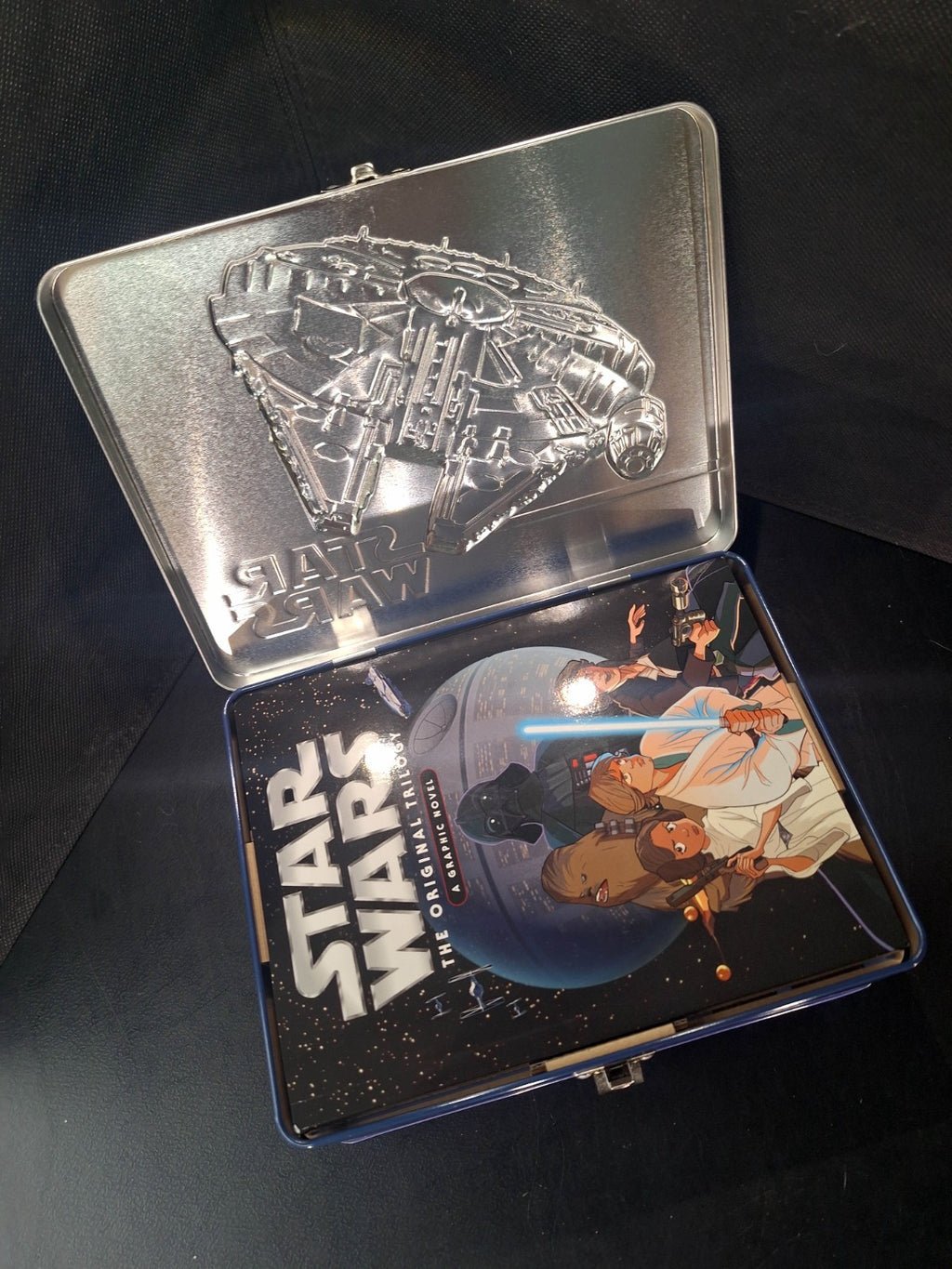 Star Wars Millennium Falcon Embossed Tin & Graphic Novel - 2016 Chirpy Bird Ex++