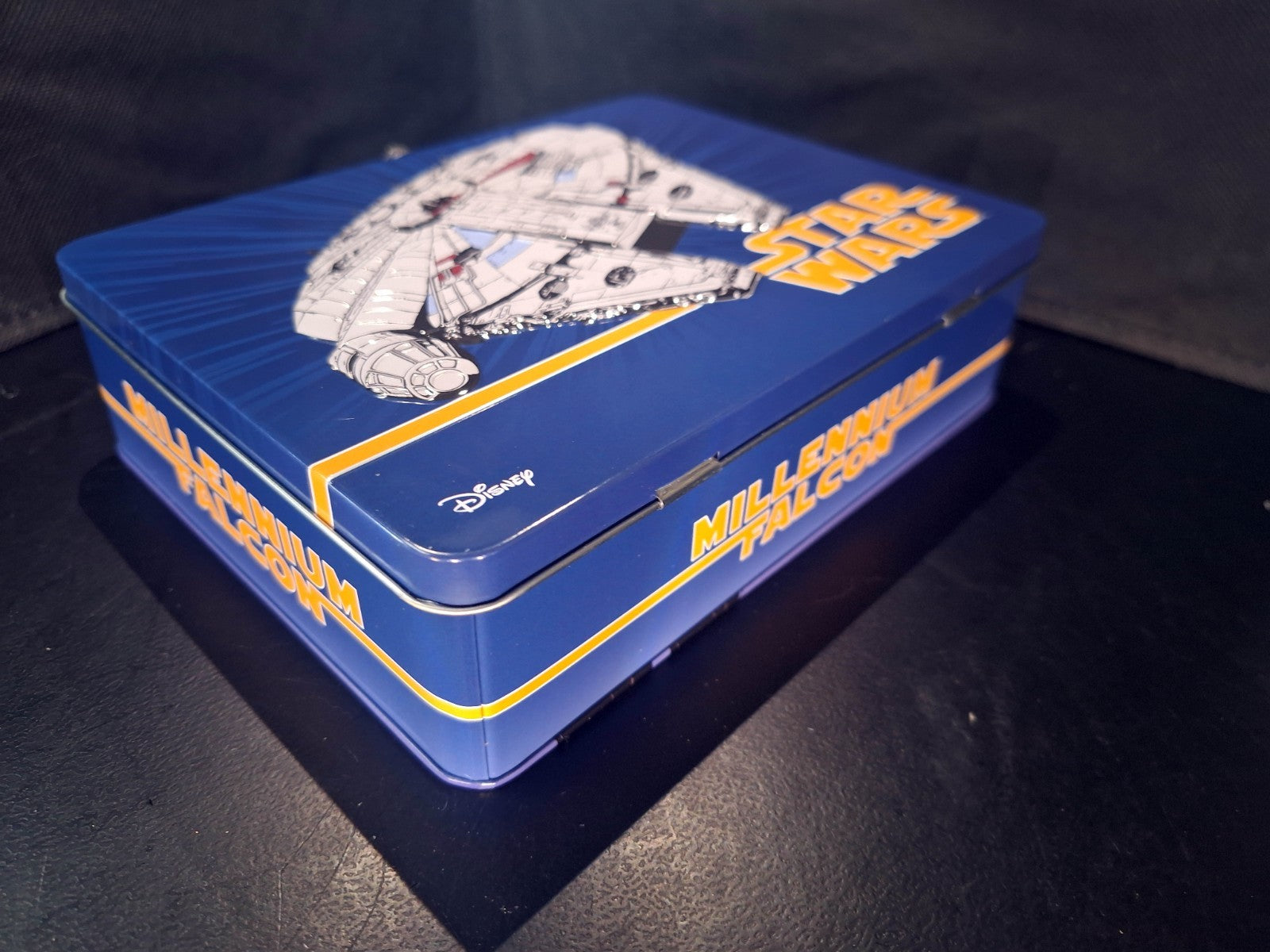 Star Wars Millennium Falcon Embossed Tin & Graphic Novel - 2016 Chirpy Bird Ex++