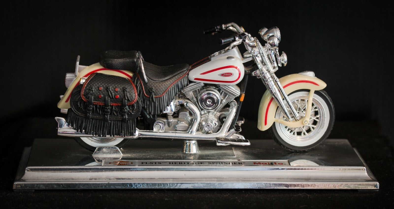 Maisto 1999 Harley-Davidson FLSTS 1340 Softail Heritage Springer OOB
