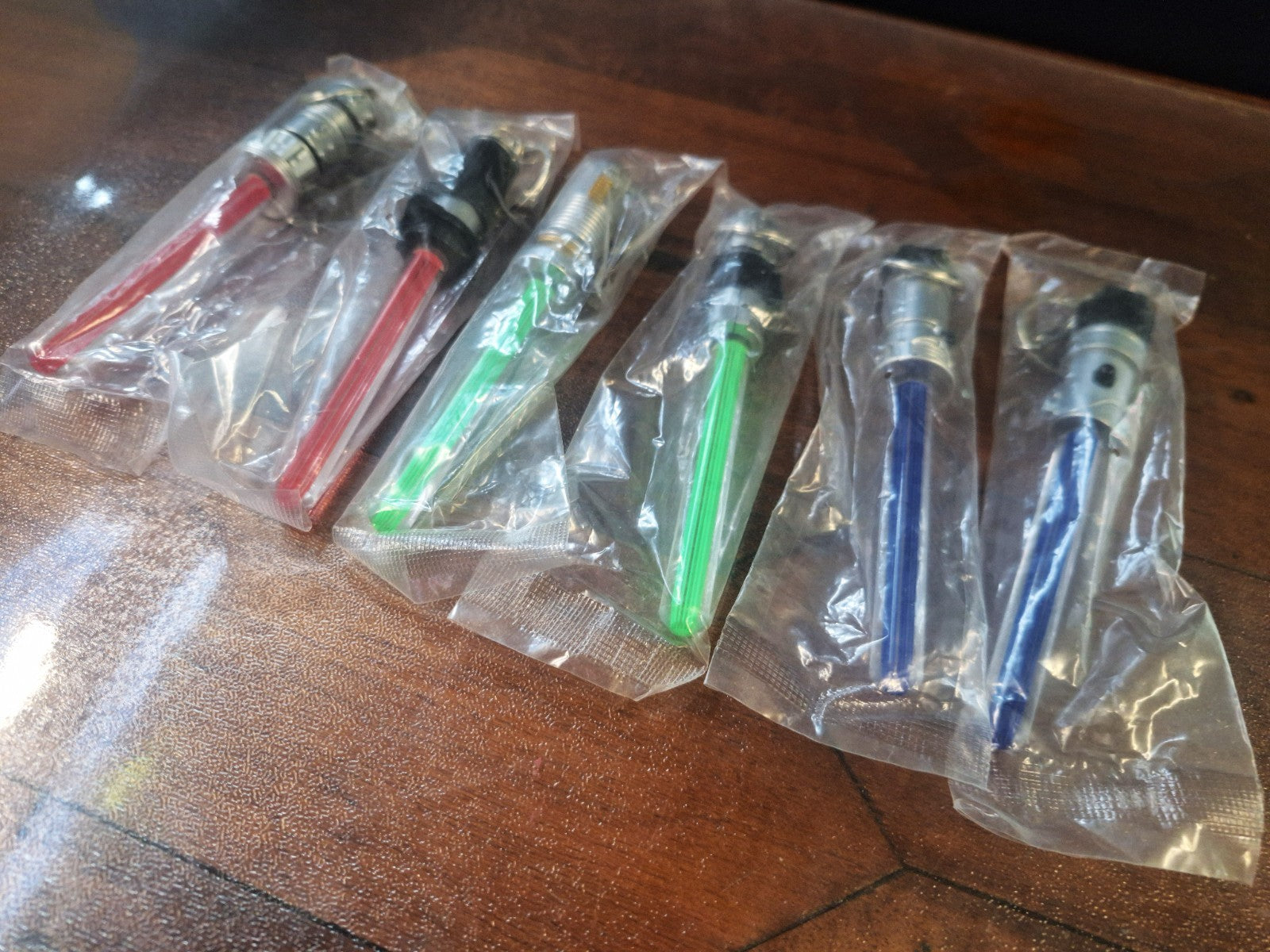 2015 TOMY Star Wars Light Up Lightsaber Keychains Complete Set 6 Sealed w/Tabs
