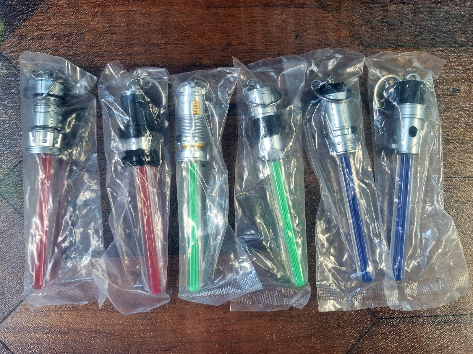 2015 TOMY Star Wars Light Up Lightsaber Keychains Complete Set 6 Sealed w/Tabs