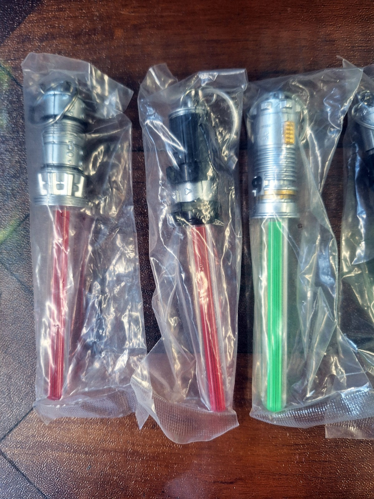 2015 TOMY Star Wars Light Up Lightsaber Keychains Complete Set 6 Sealed w/Tabs