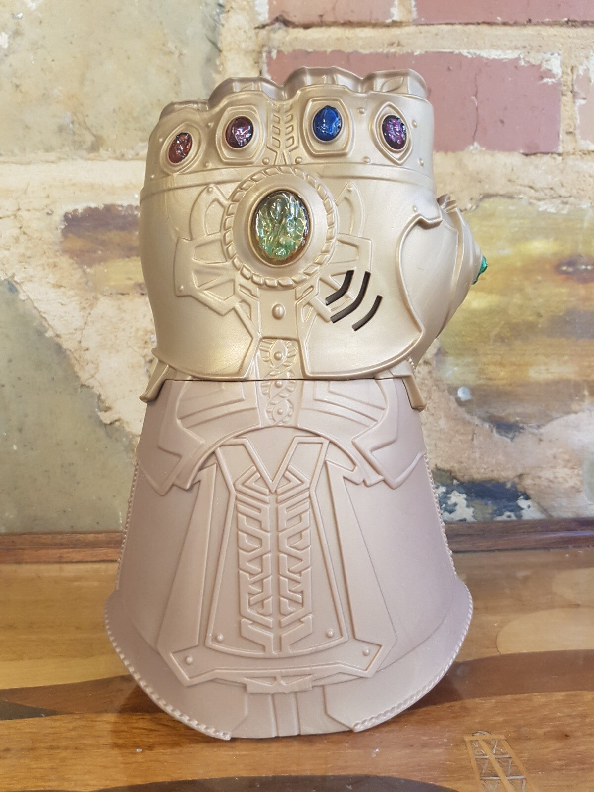 Marvel Avengers Infinity War Electronic Thanos Infinity Gauntlet 2017